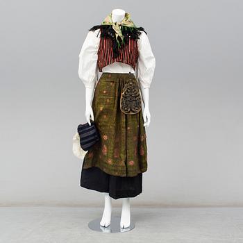 FOLKDRÄKT, 15 delar, Ovanåker, Hälsingland, 1800-1900-tal.