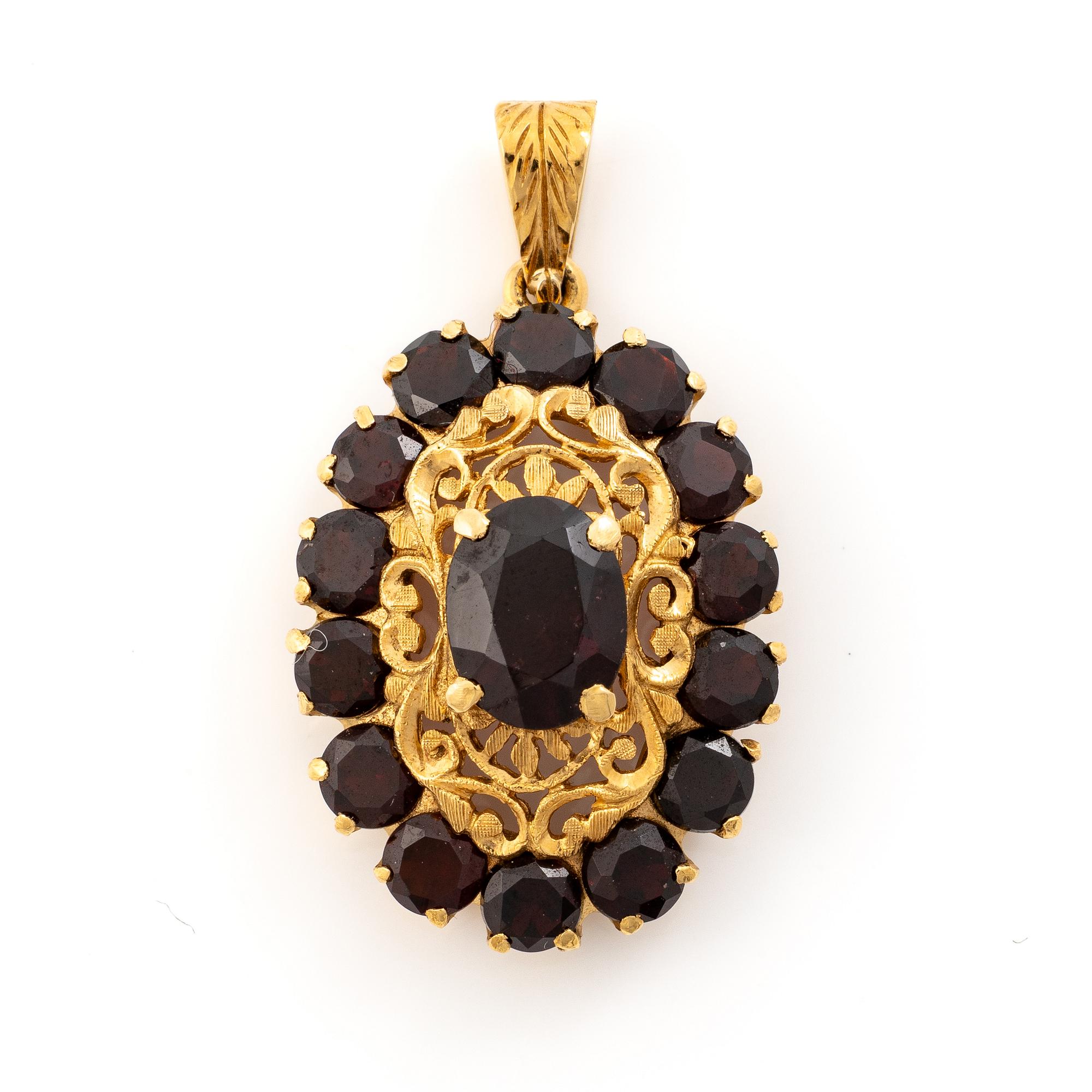 Pendant, 18K gold with garnets.