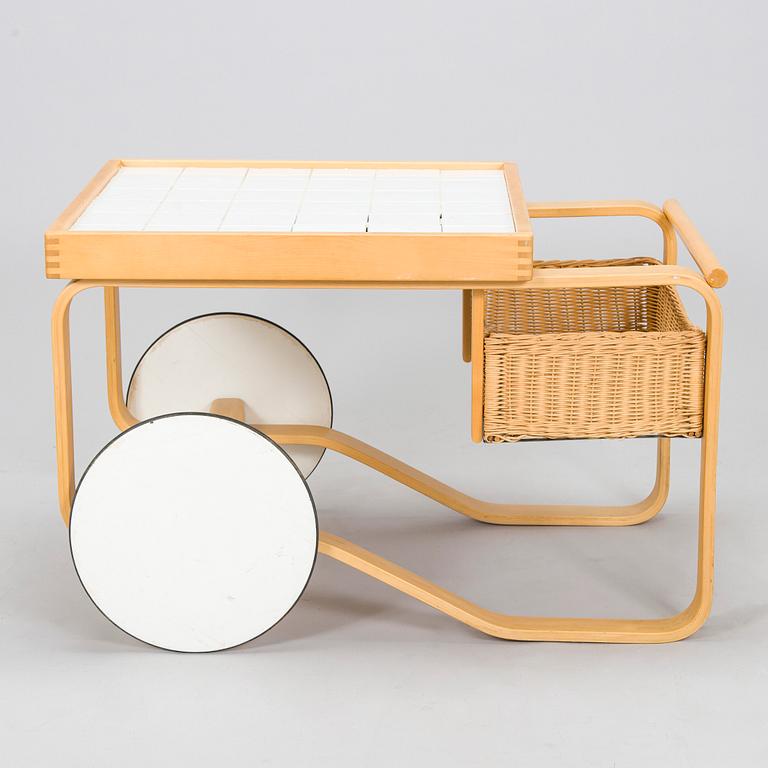 Alvar Aalto, serveringsvagn, modell 900, Artek, Finland, 1970-tal.