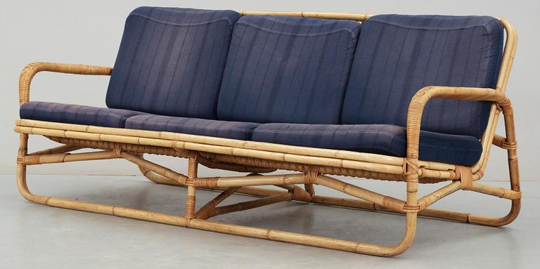 MÖBELGRUPP, 4 delar, rotting, 1900-talets andra hälft.