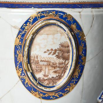 Urnor, ett par, kompaniporslin. Qingdynastin, Qianlong (1736-95).