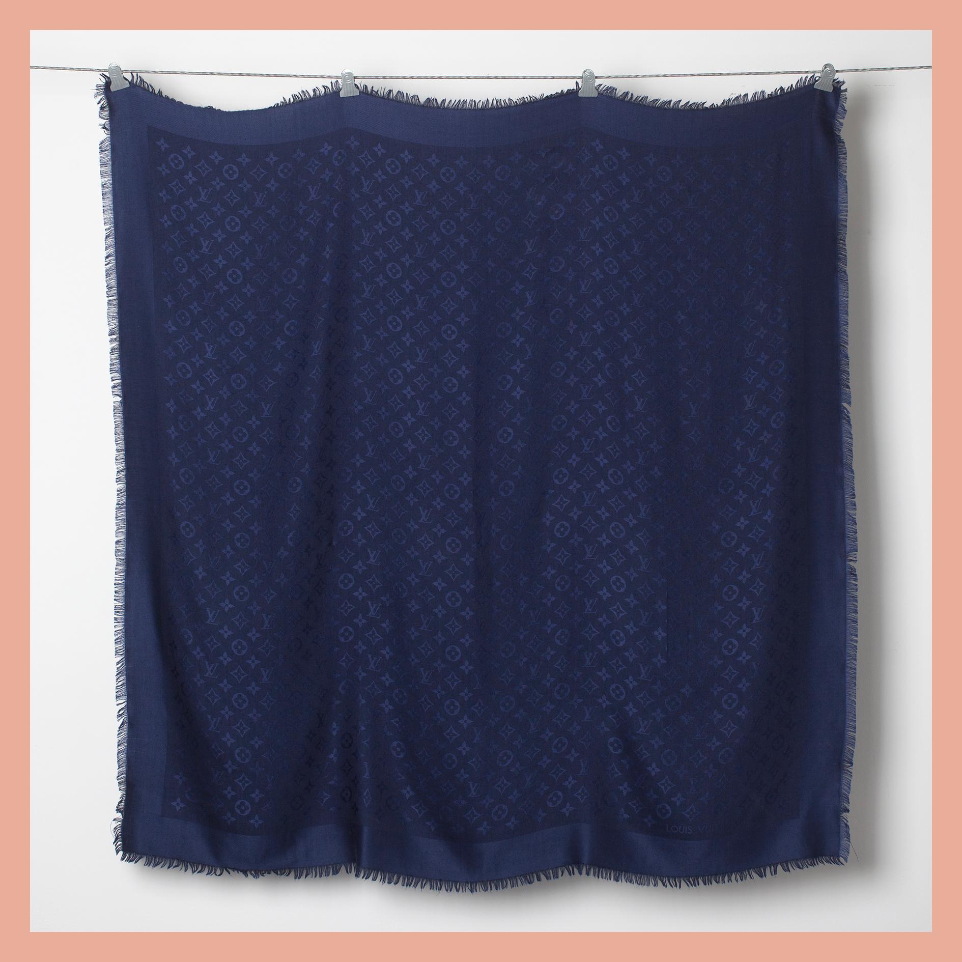 SHAWL, Louis Vuitton.