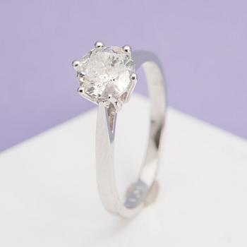 A ca 1.01 ct brilliant-cut diamond ring.