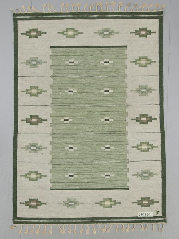 MATTA, rölakan, ca 240 x 170 cm.