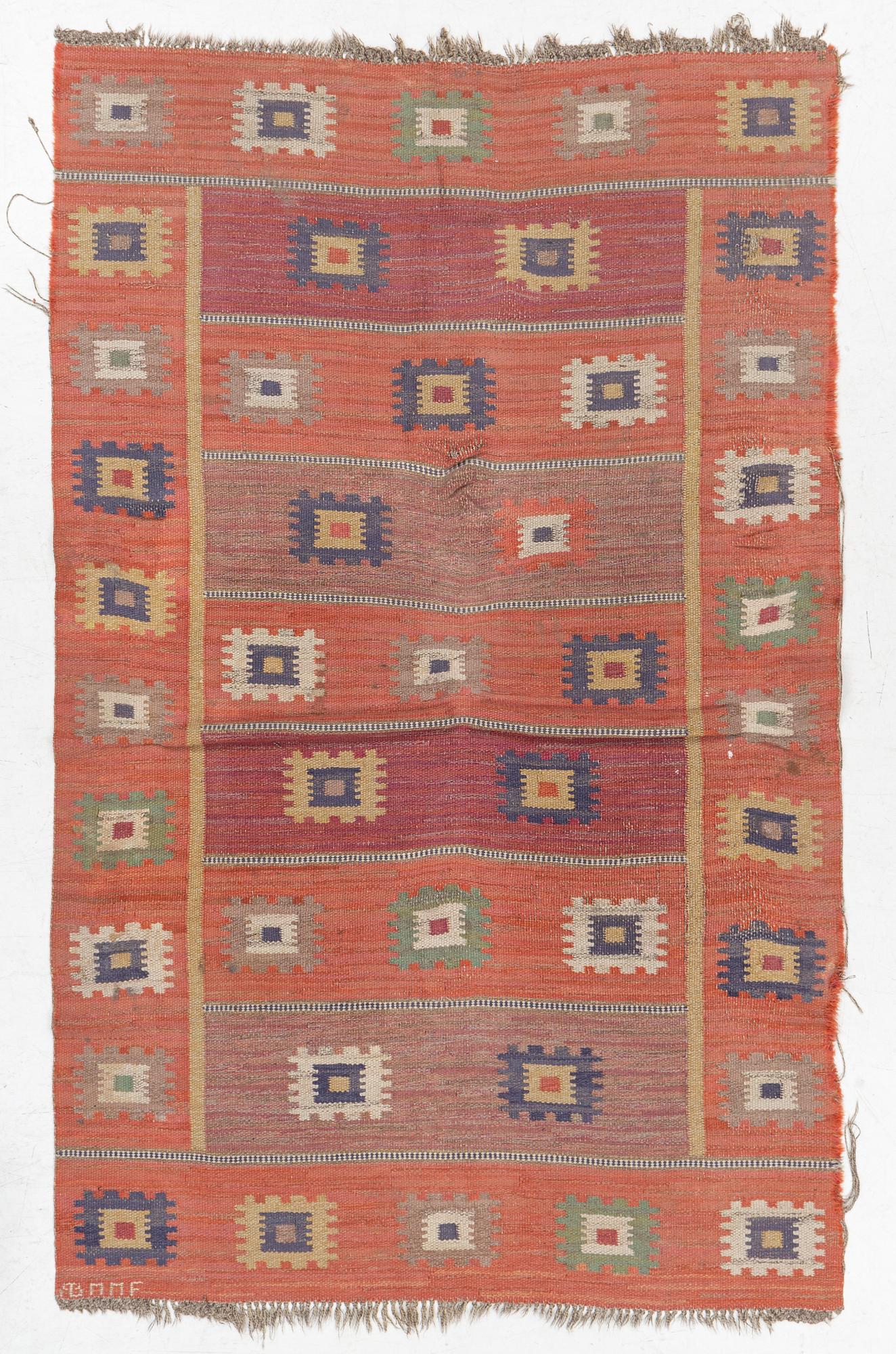 Märta Måås-Fjetterström, matta, "Röd grön äng", rölakan, ca 242 x 150 cm, signerad AB MMF.