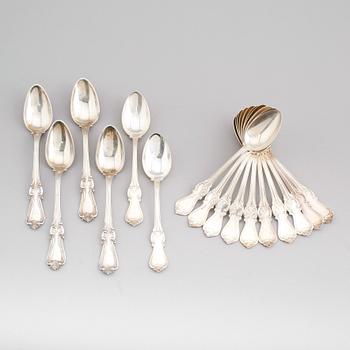 TESKEDAR, 16 st (12+4) snarlika, silver, svenska stämplar, 1800-/1900-tal. Vikt ca 378 gram.