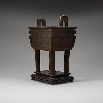 A large bornze censer, Qing dynasty with inscription.