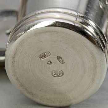 VODKASERVIS, 8 delar, silver, Otydliga mästarstämplar, St Petersburg, 1900-talets första hälft. Totalvikt 528g.