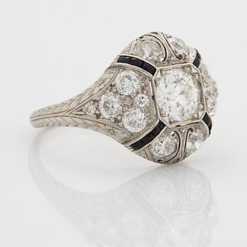 Ring platina med en gammalslipad diamant vikt ca 0.80 ct kvalitet ca H/I i.