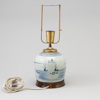 A blue and white jar, Qing dynasty, 19th Century.