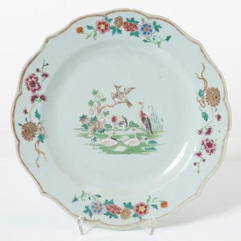 Tallrikar, porslin, åtta stycken, Qingdynastin, Qianlong (1736-95).