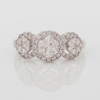 RING, 18K vitguld och diamanter tot ca 0.65 ct.