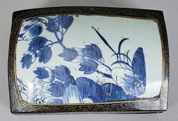 SKRIN, lack, porslin, Kina, omkring år 1900.