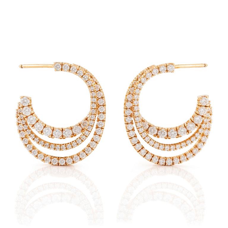 A pair of Cartier earrings in 18K gold set with round brilliant-cut diamonds.
