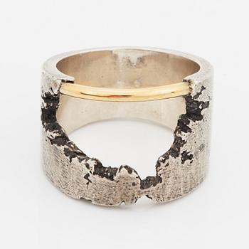 A Tobias Wistisen silver and gold ring.