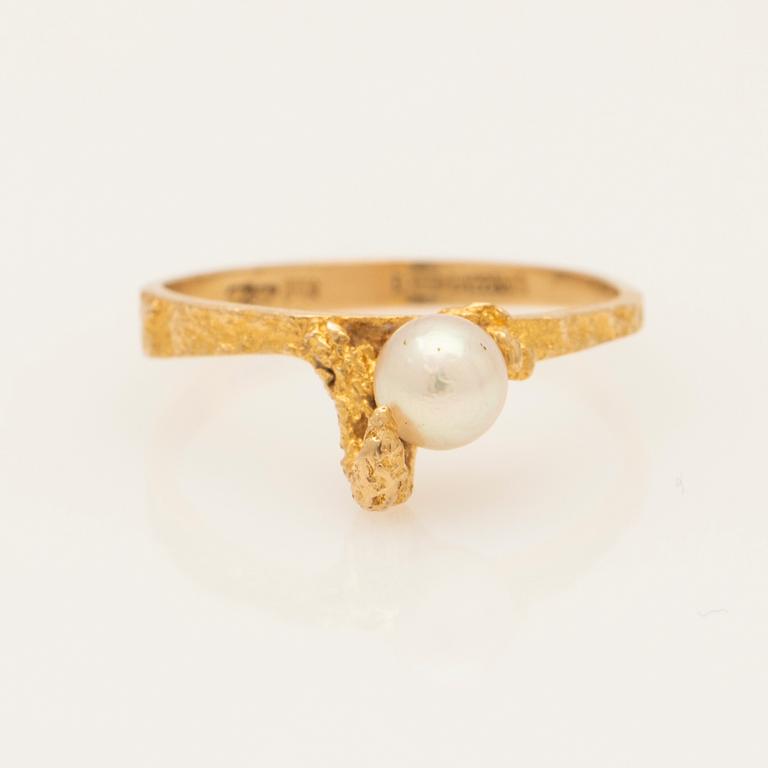 Björn Weckström, ring, 18K with cultured pearl, Lapponia, Finland.