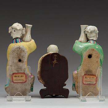 FIGURINER, tre stycken, porslin. Qingdynastin, 1800-tal.