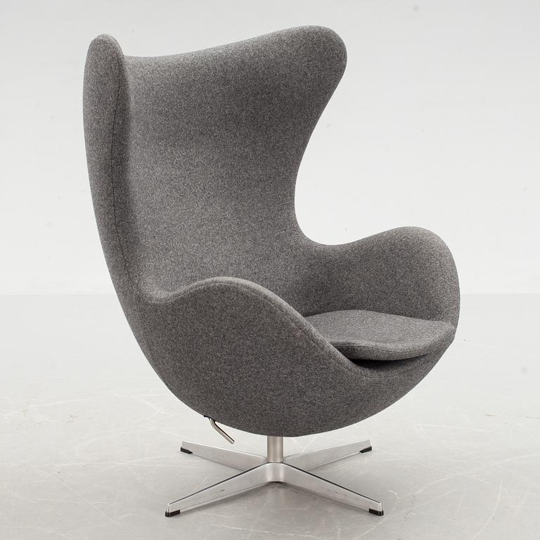 FÅTÖLJ, "Ägget", Arne Jacobsen, Fritz Hansen 2002.