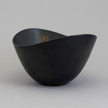 GUNNAR NYLUND, a stoneware bowl for Rörstrand.