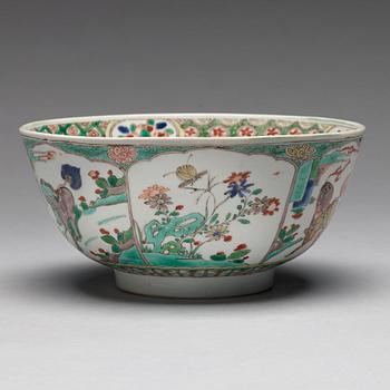 A famille verte bowl, Qing dynasty, Kangxi (1662-1722).