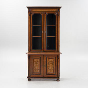 Bokskåp, omkring år 1900.