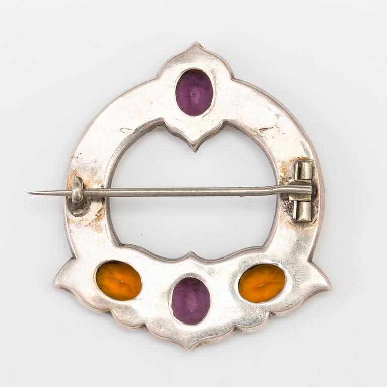 A BROOCH set with paste, jasper, heliotrop and onyx.