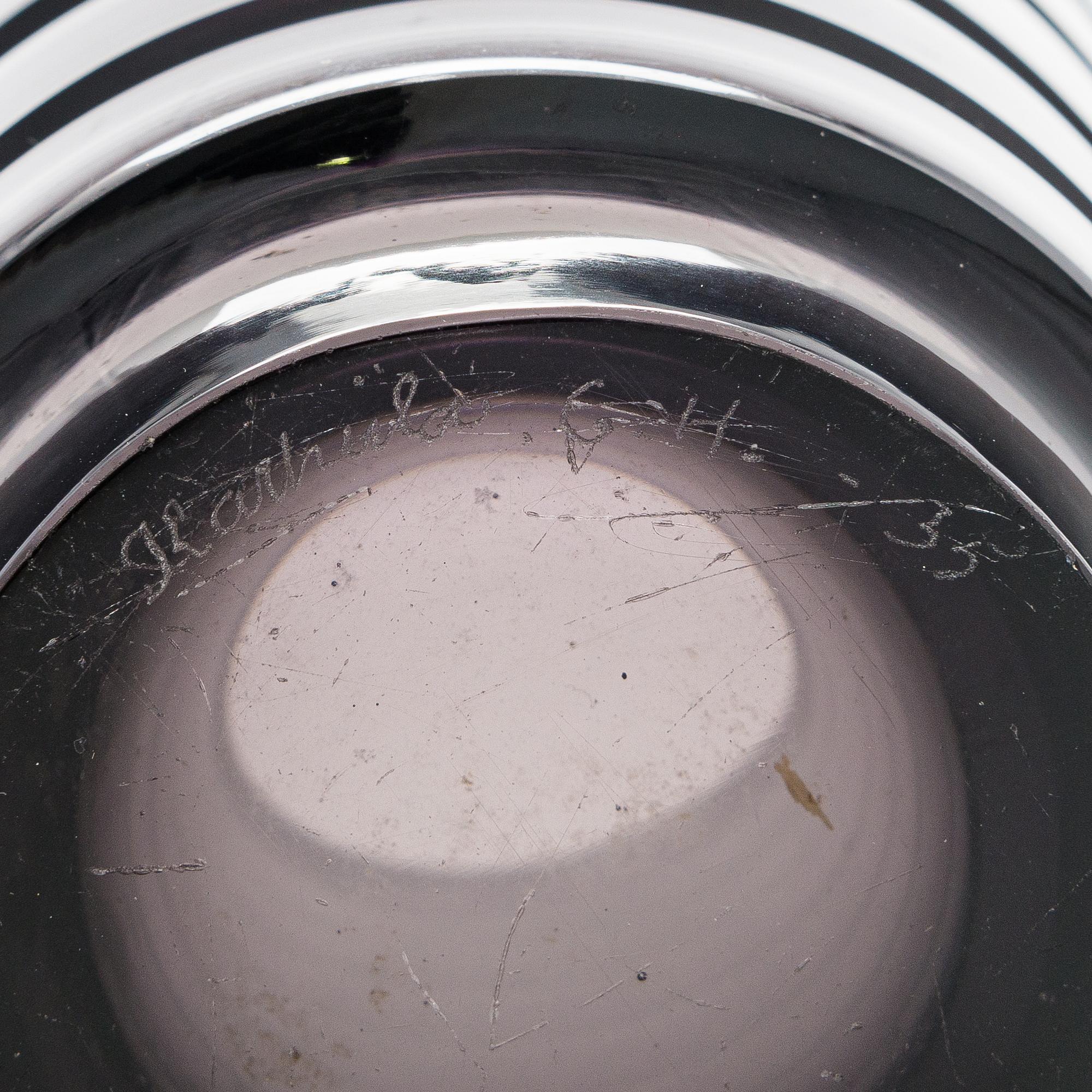 Göran Hongell, A glass vase signed Karhula G.H. -35.