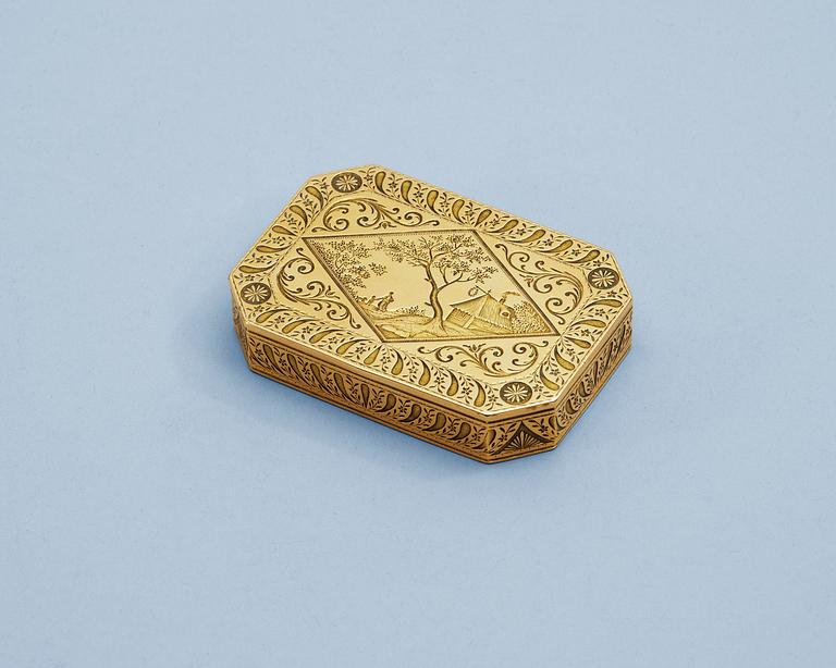 A Swiss 19th century gold snuff-box, Geneva c. 1810. Swedish import marks.