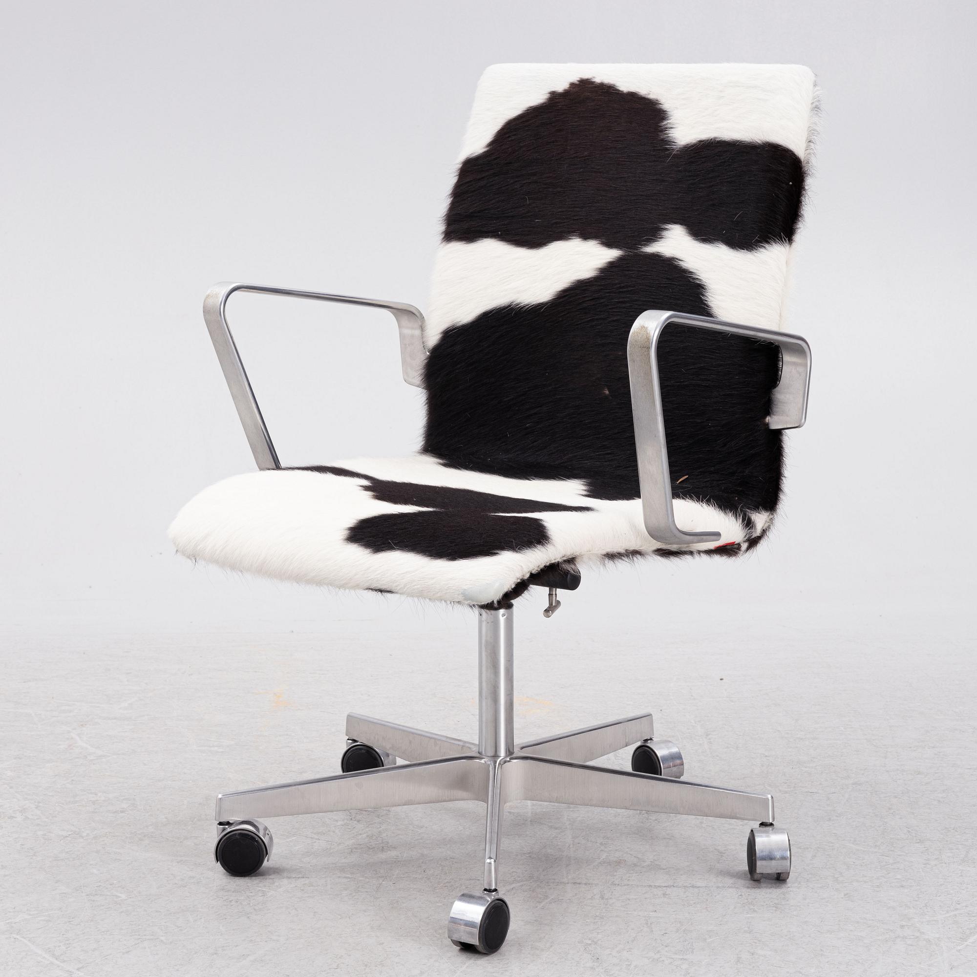 Arne Jacobsen, an 'Oxford' chair, Republic of Fritz Hansen, dated 2008.
