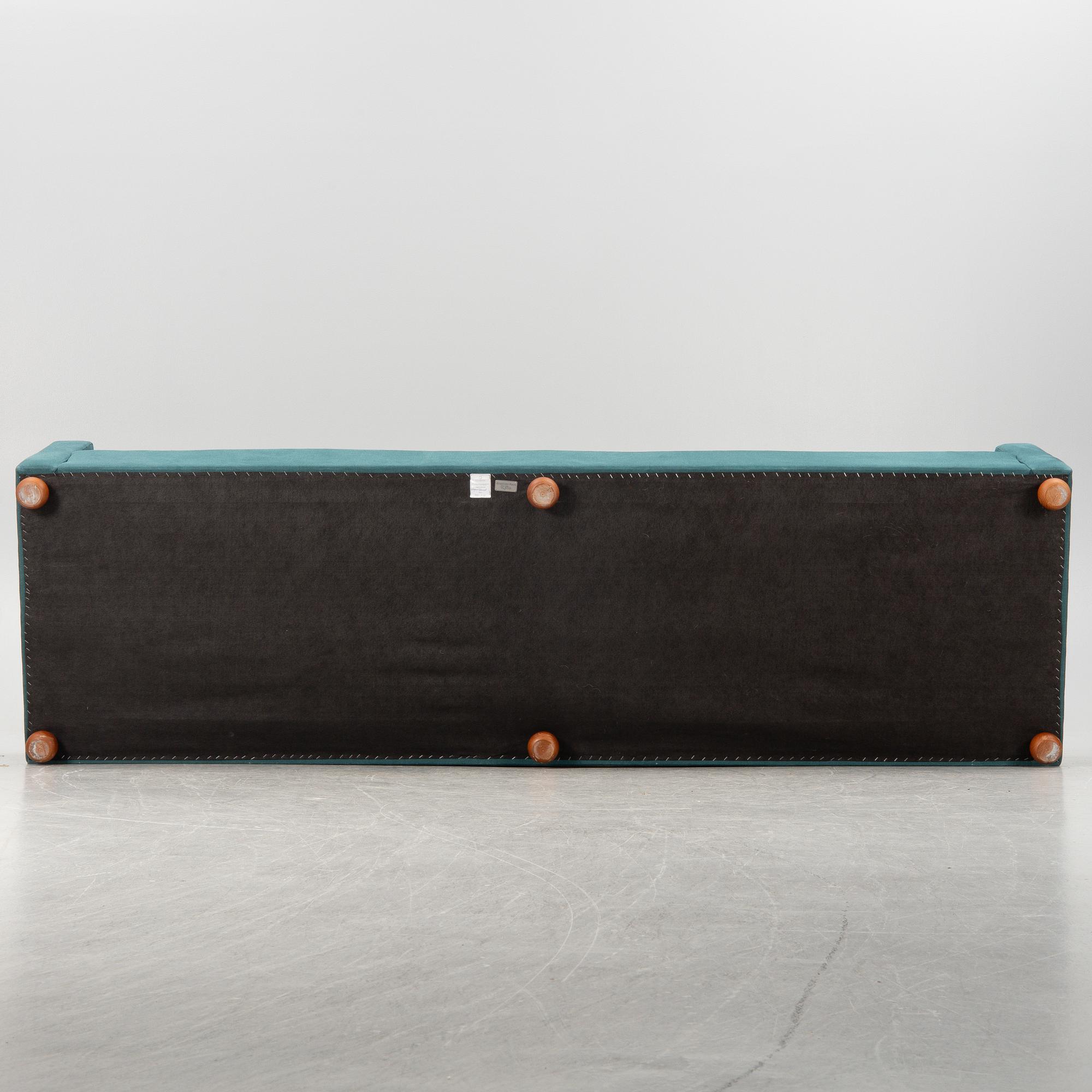 Josef Frank, a model 3031 sofa, Firma Svenskt Tenn, 2020.
