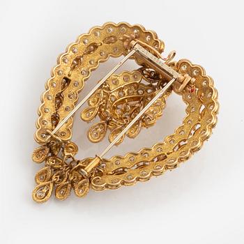 A Van Cleef & Arpels brooch/pendant  in 18K gold set with round brilliant-cut diamonds.