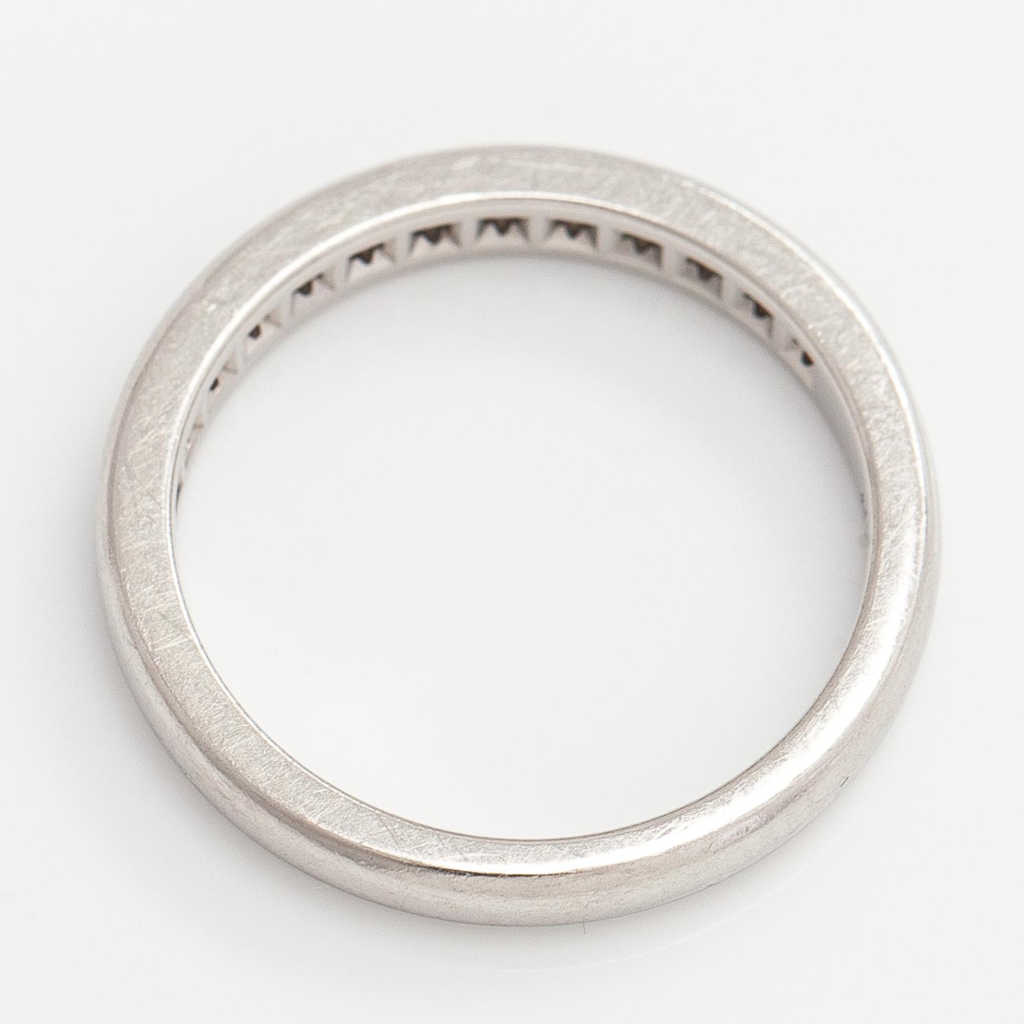 Tiffany & Co, sormus, "Tiffany Setting", platinaa ja briljanttihiottuja timantteja.