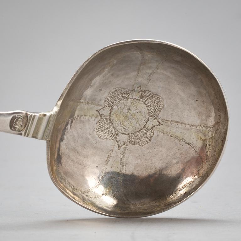 BRÄNNVINSSKED, silver, Casimir Fredrich Medit (1712-1723). Karlskrona. Vikt ca 36 g.