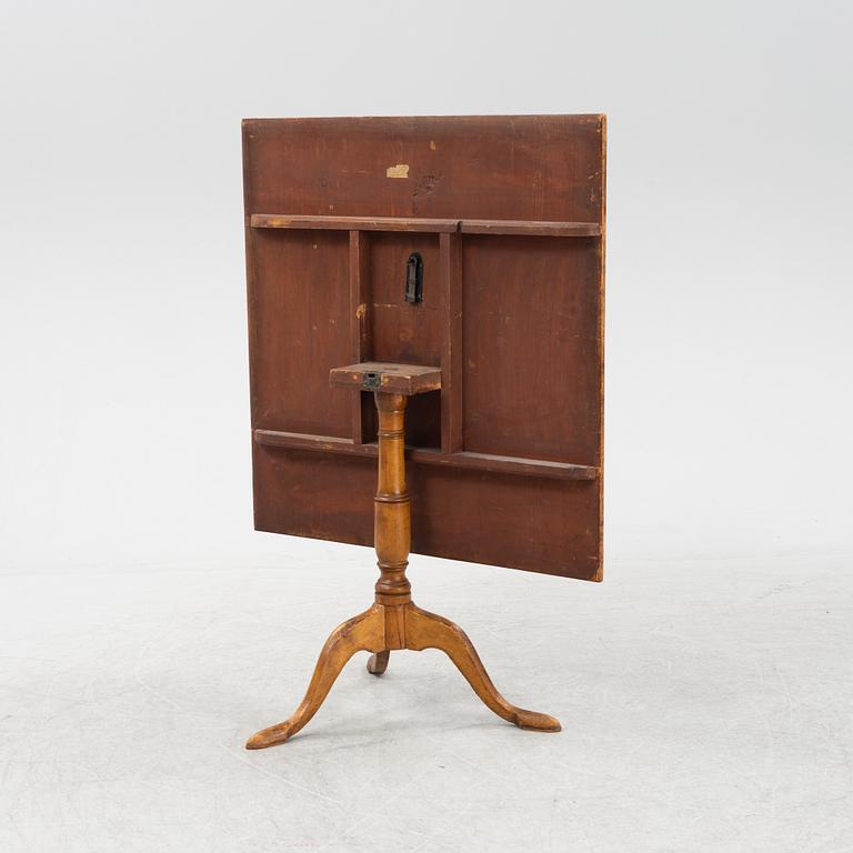 An alder-veneered drop-leaf table by L.E. Lindell (Master 1818-1843).