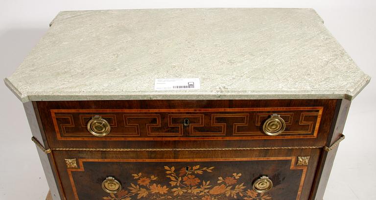 BYRÅ, gustaviansk stil, 1900-talets första hälft.