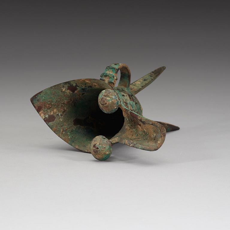 An archaic bronze ritual libation vessel (Jue), presumably Shang dynasty (1600-1046 BC).