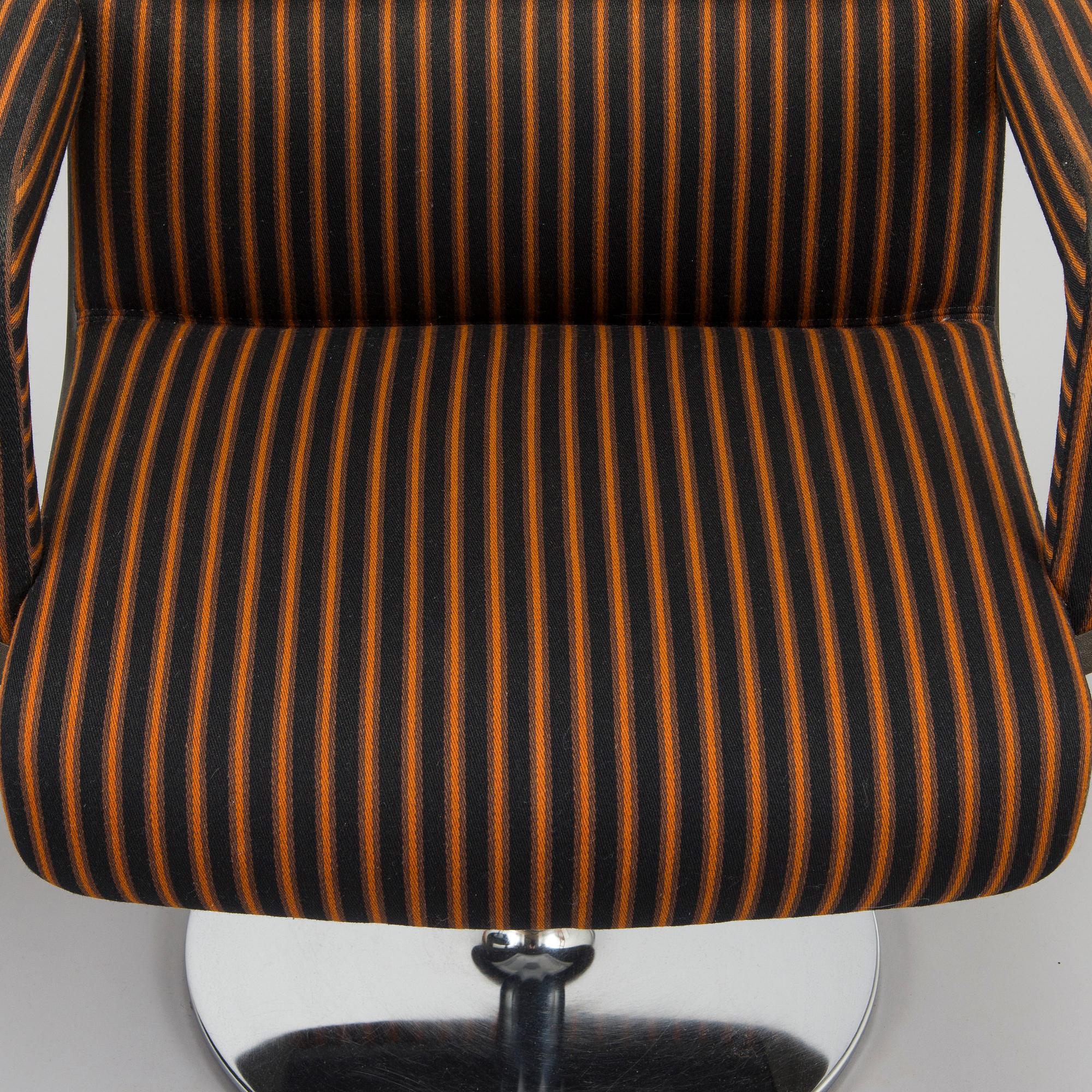 Eero Aarnio, tuoleja, 4 kpl, Martela Ltd Finland, 1975.