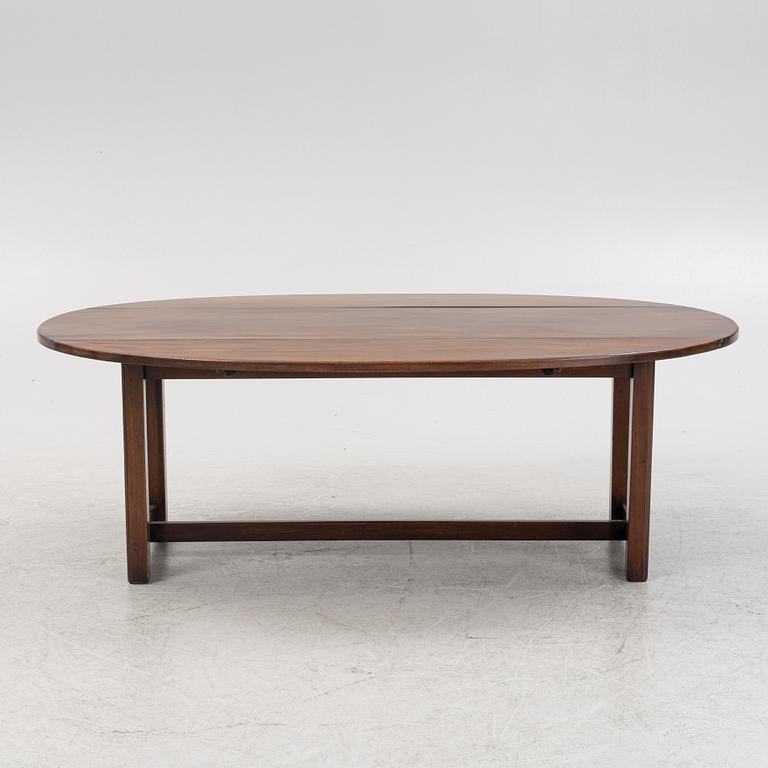An English style coffee table, second half of the 20th century.