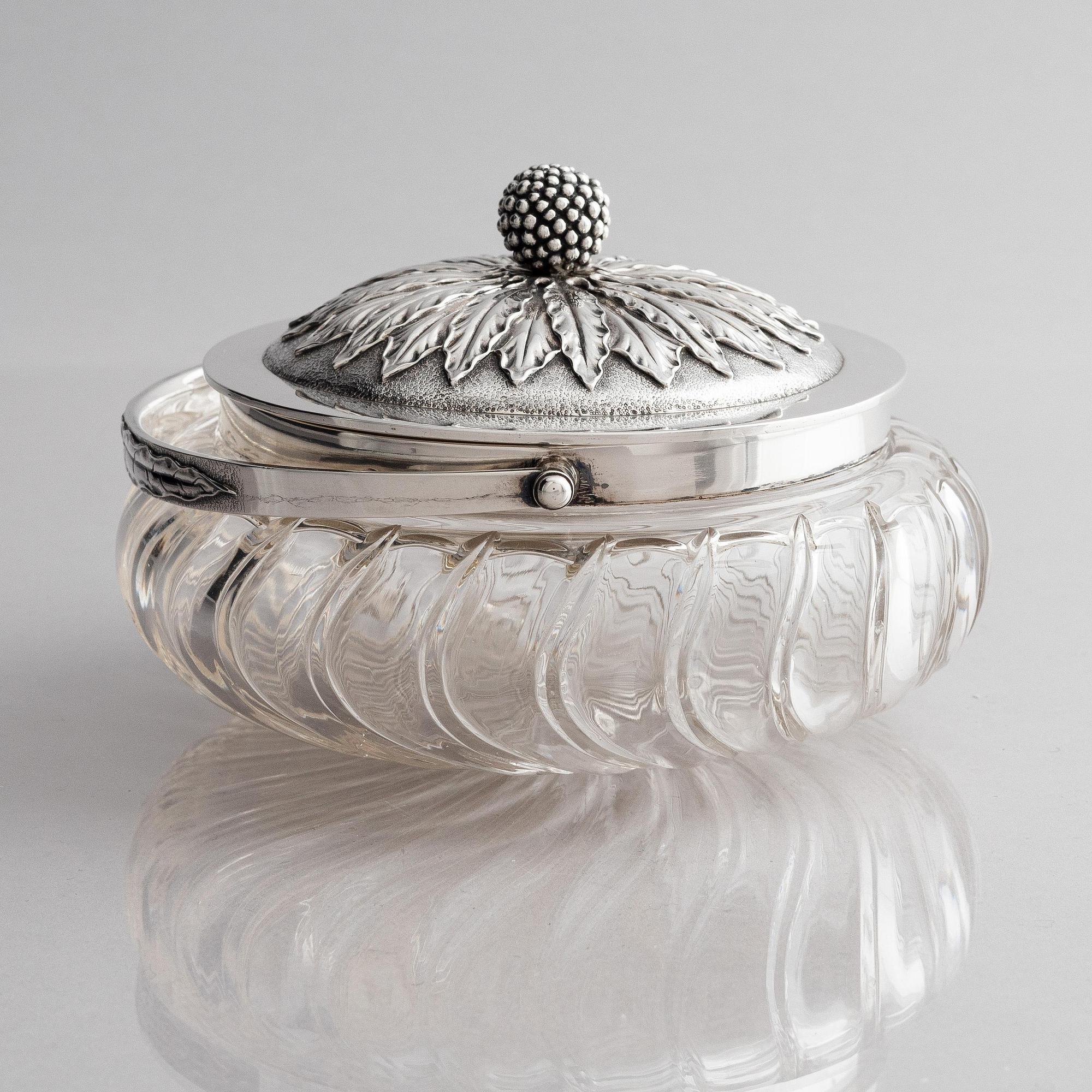 Fabergé, skål, silver och slipat glas, Ryssland, troligen omkring sekelskiftet 1900.