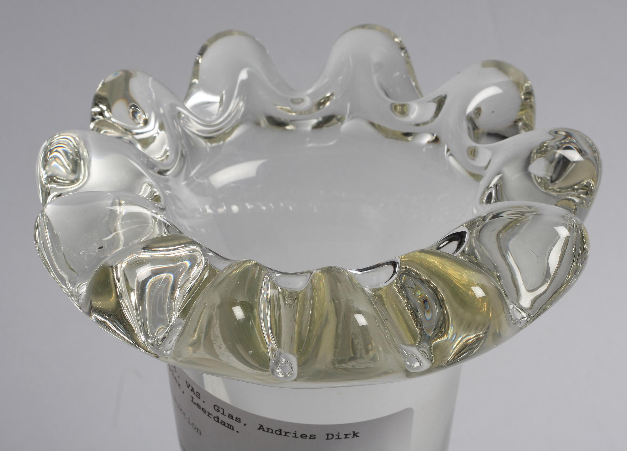 VAS. Glas, Andries Dirk Copier, Leerdam. Sign Unica.