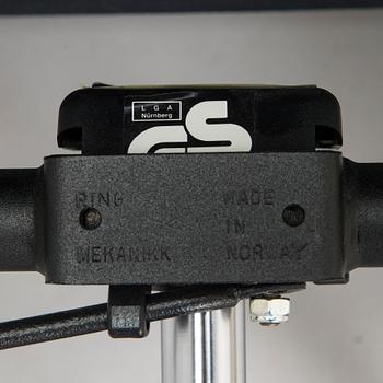 Charles & Ray Eames, kontorsstol, "Soft Pad Chair EA 219, high backrest", Vitra. 2000-tal.