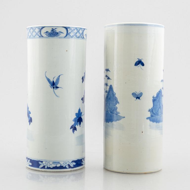 Two porcelain brush pots/vases, China, Qing dynasty, 19th century.