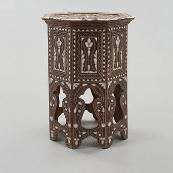 RÖKBORD, orientaliskt, 1900-tal.