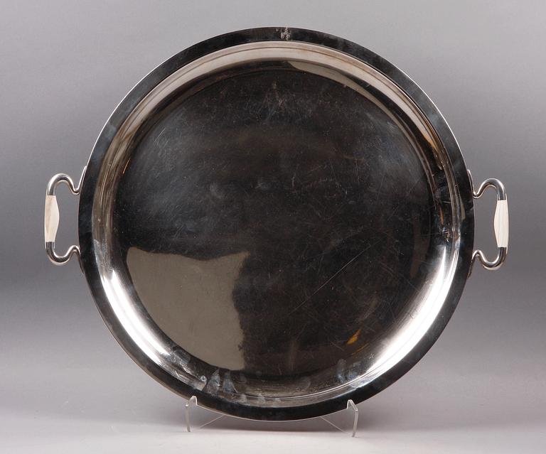 BRICKA, sterlingsilver, Franz Hingelberg Aarhus. Vikt ca 3000 gram.