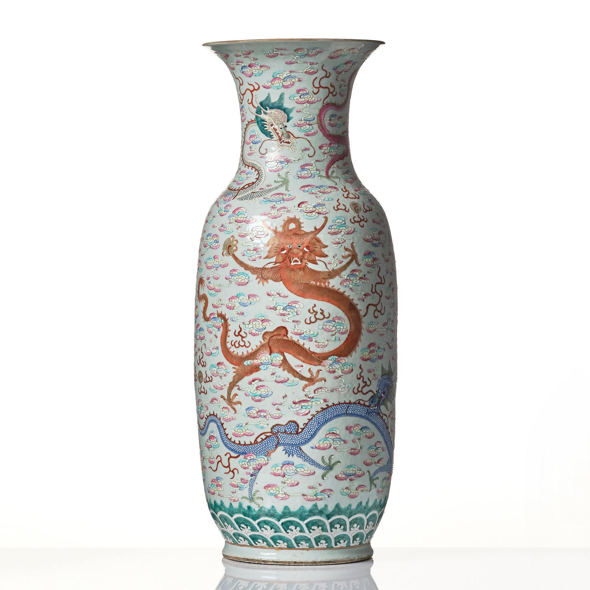 A massive famille rose 'five clawed dragon' vase, late Qing dynasty, 19th century.