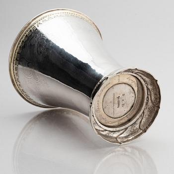 Carl Fahlberg, bägare, delvis förgyllt silver, Uppsala 1760. Rokoko.