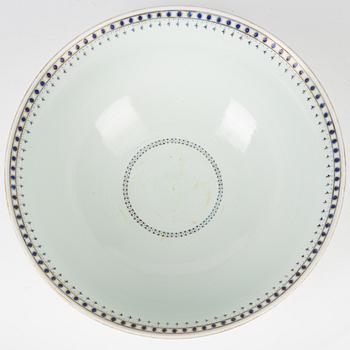 A Chinese armorial punch bowl with the Swedish arms of Wirsén, circa 1900.
