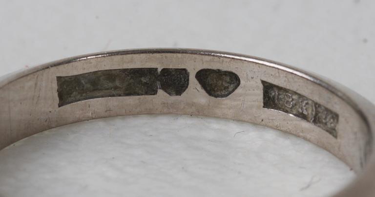 RINGAR, 2 st, 18K vitguld.