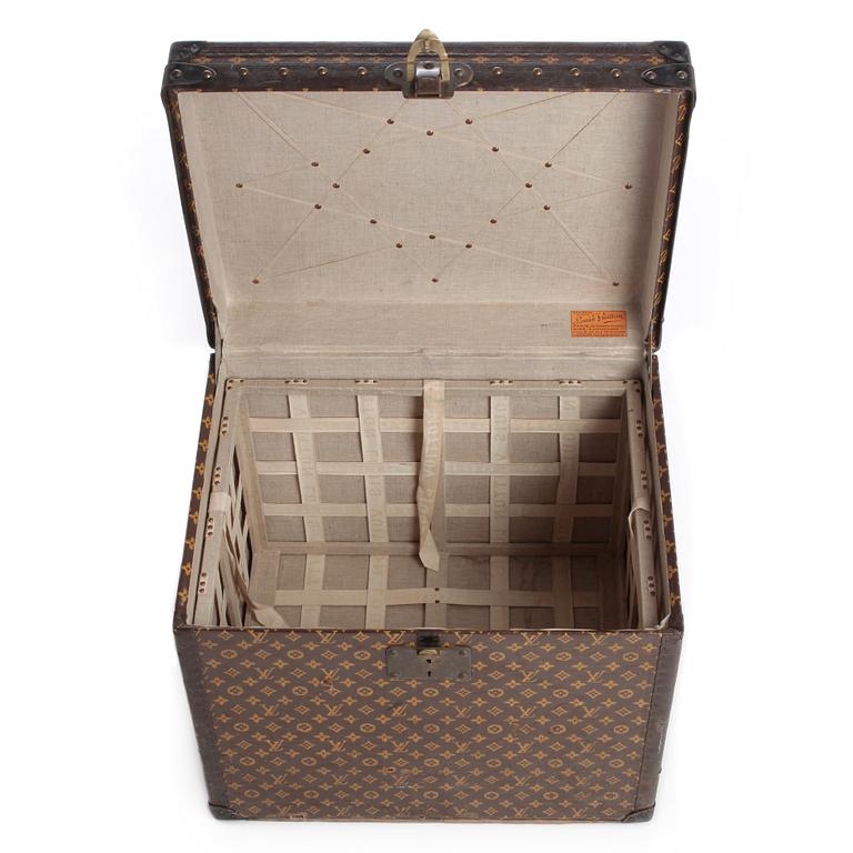 LOUIS VUITTON, a Monogram canvas trunk, early 20th century.