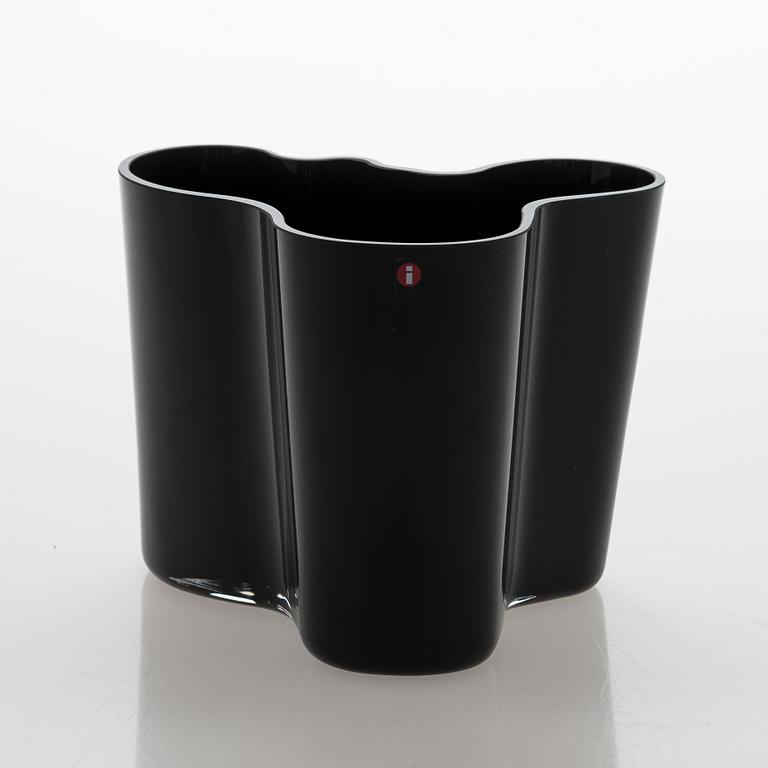 Alvar Aalto, vas, modell 3030, signerad Alvar Aalto Iittala.